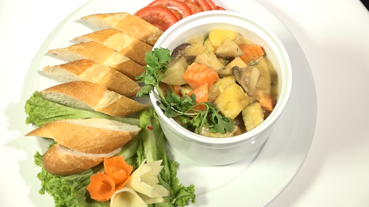 Món chay ngày Tết- Cà ri chay + bánh mì