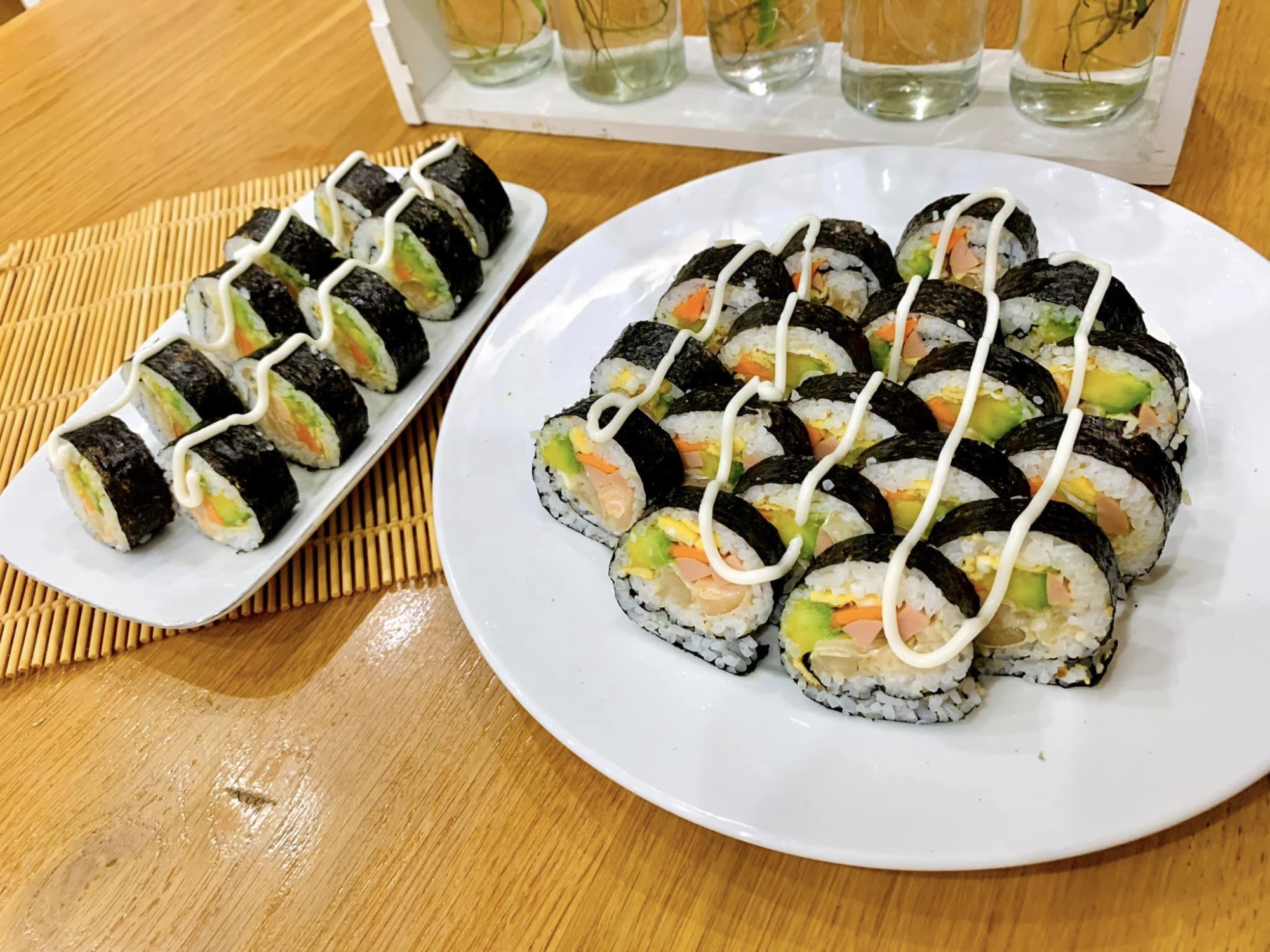 Món sushi cuộn bơ chay