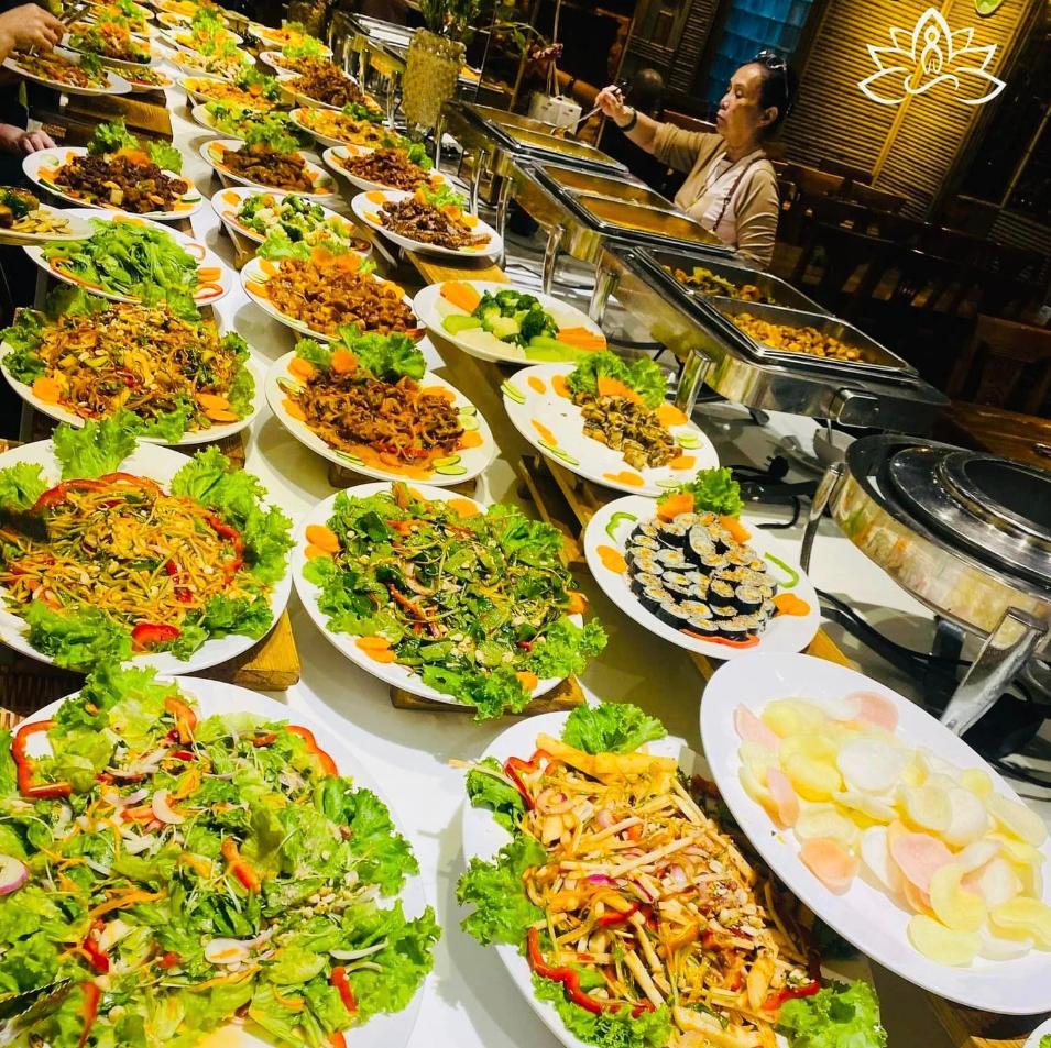 Buffet chay Hương Thiền đa dạng món ăn