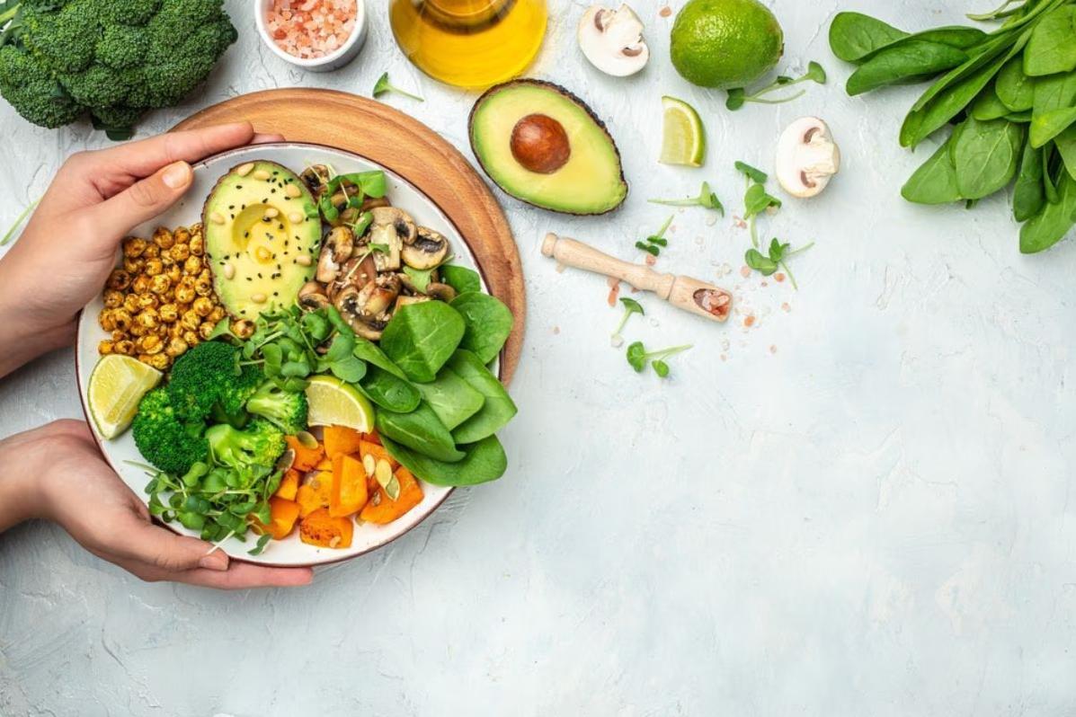Ăn chay là một chế độ ăn sử dụng thực phẩm chủ yếu có nguồn gốc xuất phát từ thực vật