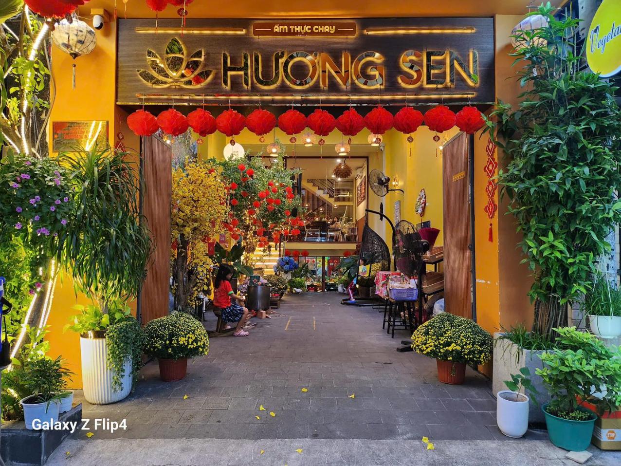 Ẩm thực chay Hương Sen
