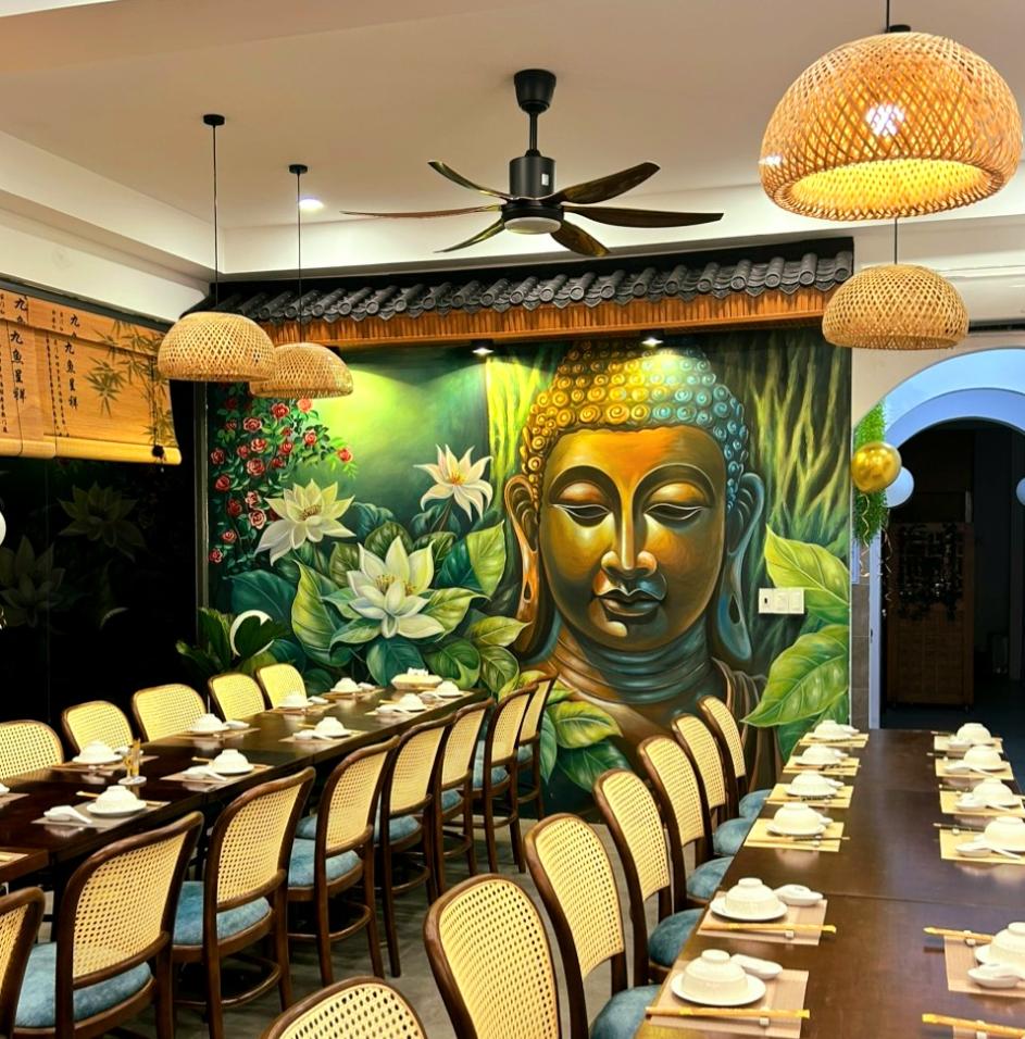 Không gian nhà hàng chay Hạnh Phúc
