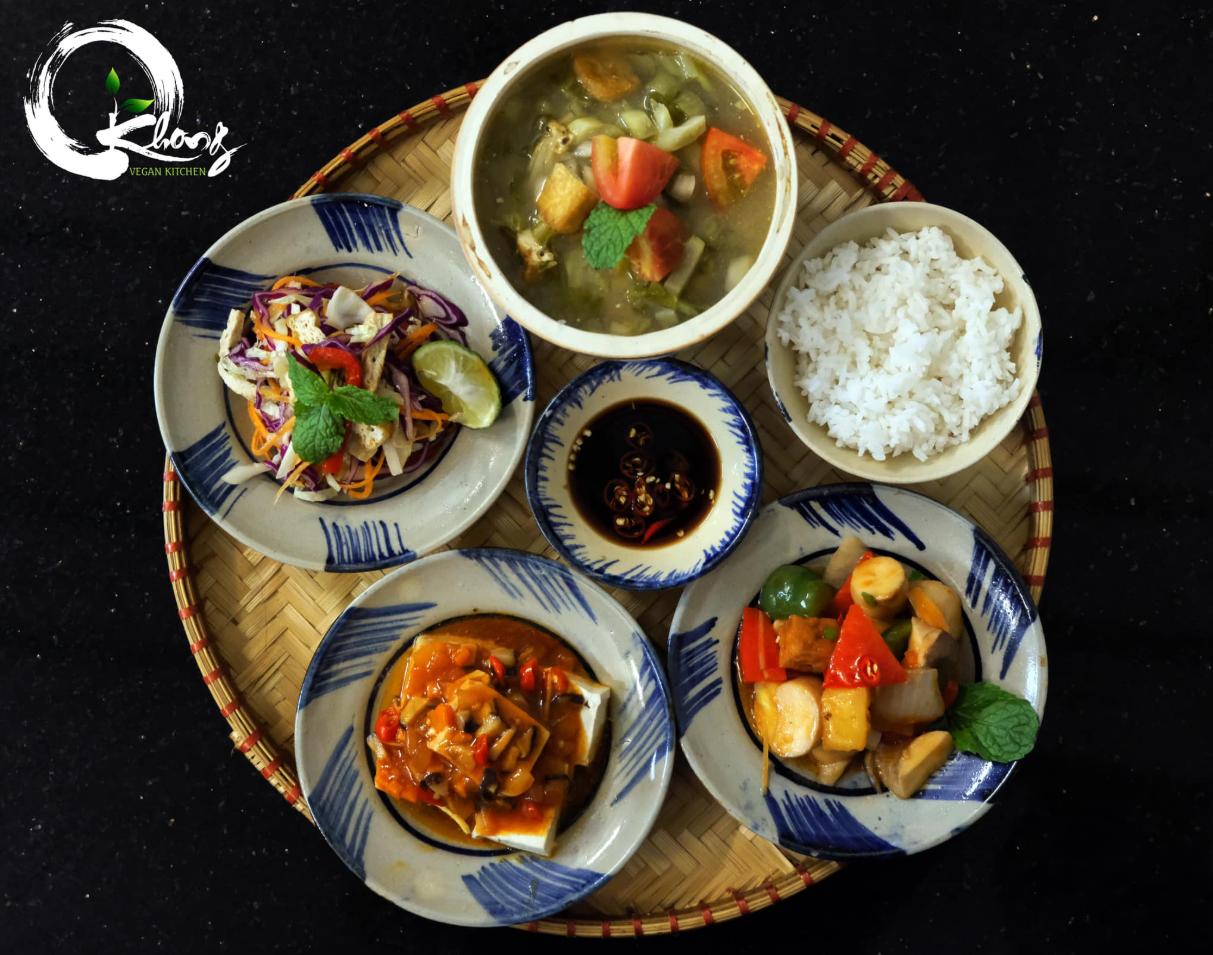 Mâm cơm chay tại Bếp chay Không - Ngũ Hành Sơn