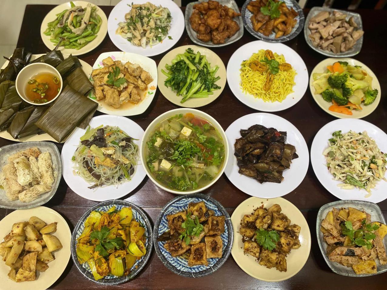 Các món ăn tại quán chay Phước Duyên