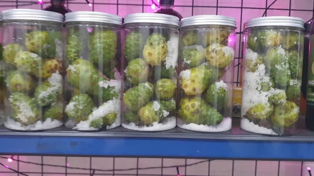 Nguyên liệu cần chuẩn bị để ngâm trái nhàu với đường